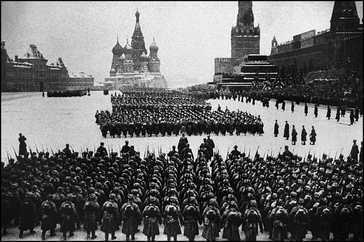 Легендарный Парад 7 ноября 1941 года.
