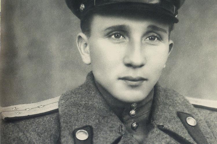Таким юным парнем Павел Козленков встретил Великую Отечественную войну.