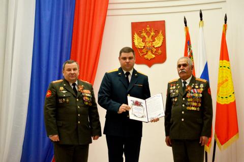 Военком Федор Жданов принимает многочисленные Благодарственные письма и поздравления.
