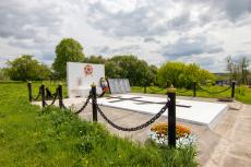 Мемориал в деревне Шатово. 