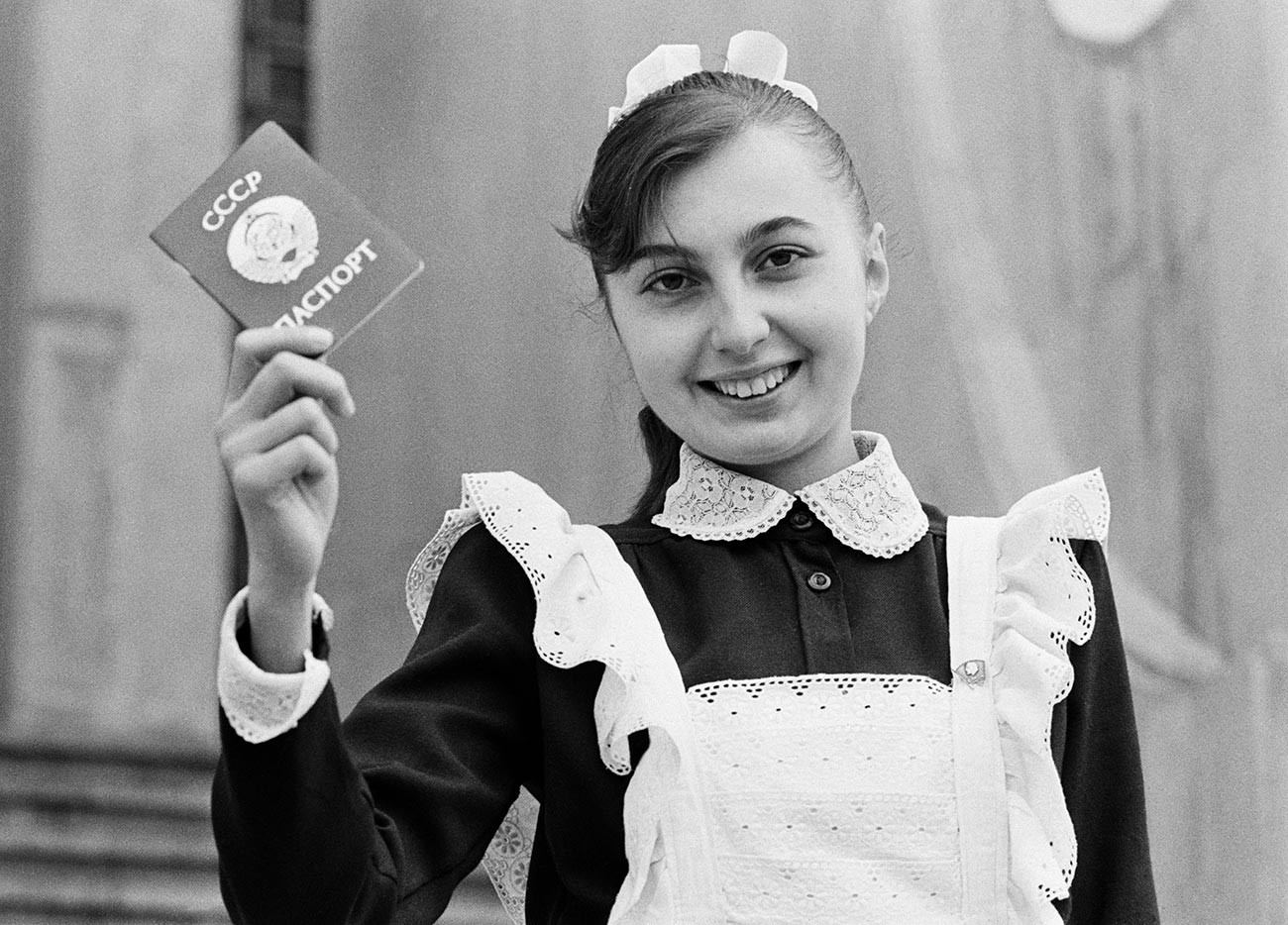 В советское время были популярны. Советские девушки. Старая Школьная форма. Красивые советские девушки.