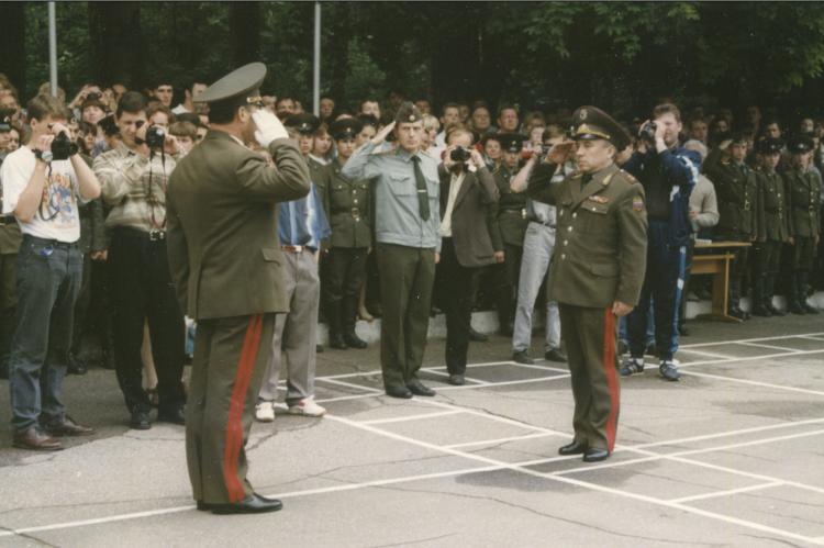 Выпуск офицеров Серпуховского ВКИУ, июнь 1996 года.