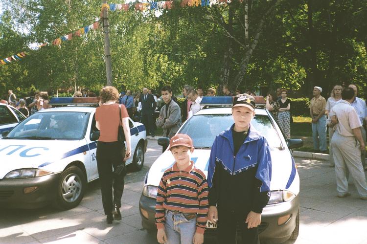 Сыновья Игоря Харламова. Через много лет они также станут полицейскими. 