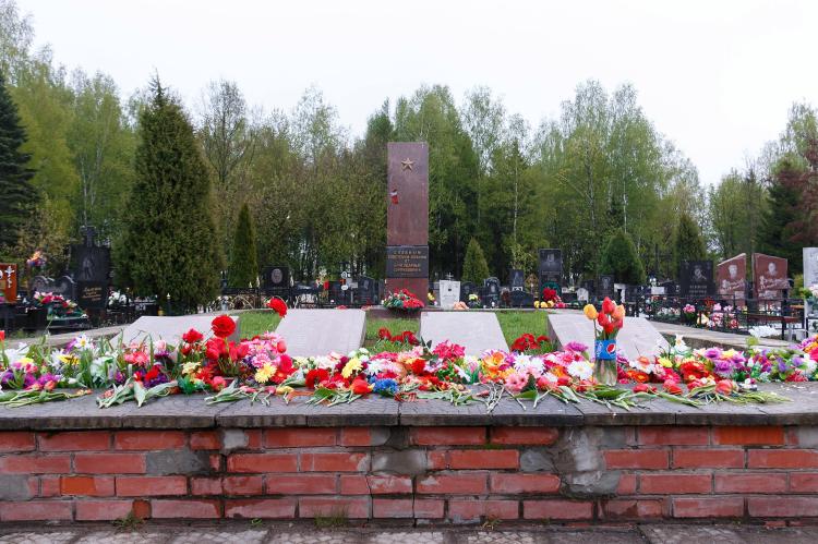 Братское захоронение на Ивановском кладбище.