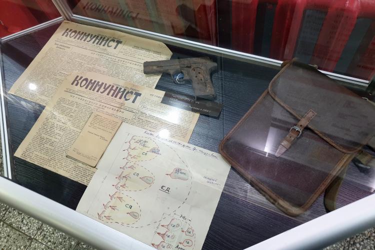 На экспозиции представлены экземпляры серпуховской газеты "Коммунист". 