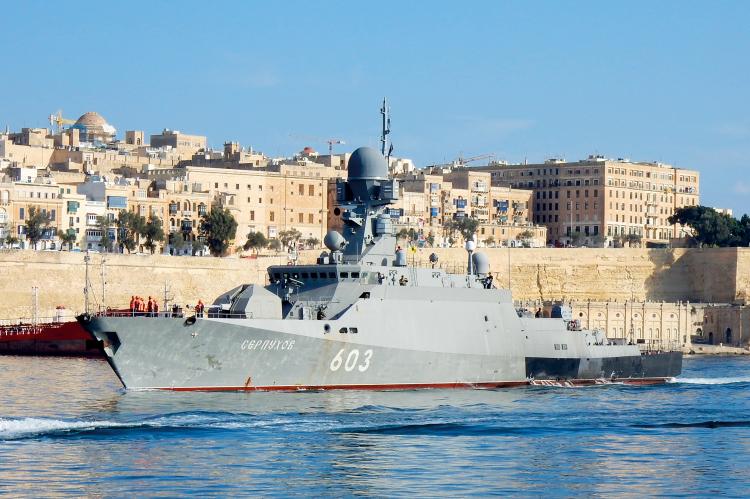 МРК "Серпухов" у берегов Мальты.