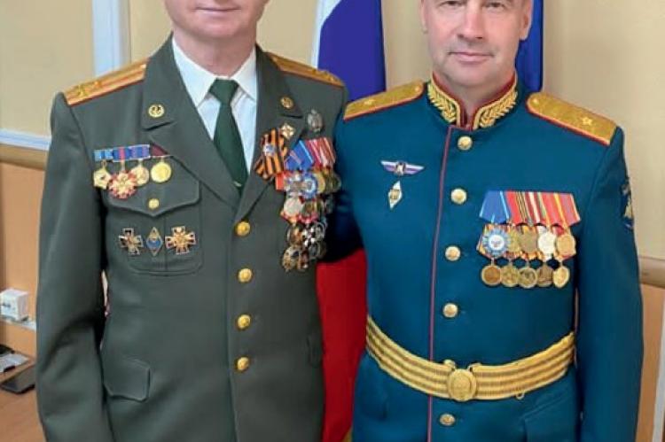 Президент ИИФ Алексей Царьков и начальник филиала военной академии Андрей Морозов.