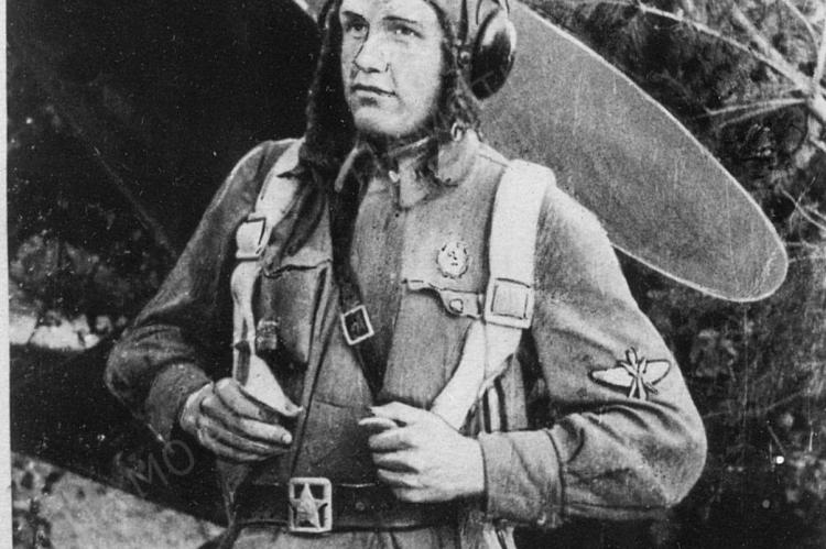 Летчик Ачкасов совершил на МиГе два воздушных тарана на Воронежском фронте.