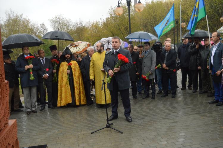 Глава городского округа Серпухов Дмитрий Жариков привествует собравшихся.