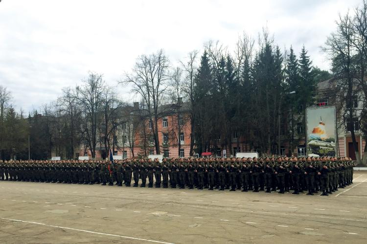Тренировка парада на плацу Серпуховского филиала академии РВСН им. Петра Великого.
