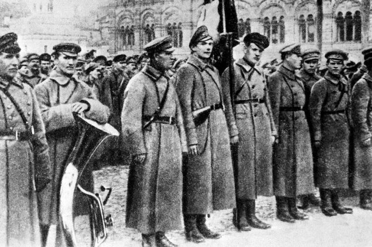 38-й Рогожско-Симоновский полк на Красной площади в Москве перед отправкой на Южный фронт, 1918 год.