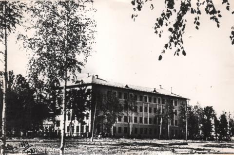 В школе № 3 (ныне № 1) с февраля по август 1942 года размещался военный госпиталь № 4866. В мае 1942 года в госпитале числилось 118 человек медсестер, рабочих и младшего обслуживающего персонала. Фото: stupinomuseum.ru