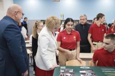 Глава муниципалитета Юлия Купецкая приняла участие во Всероссийском образовательном проекте "Парта Героя".